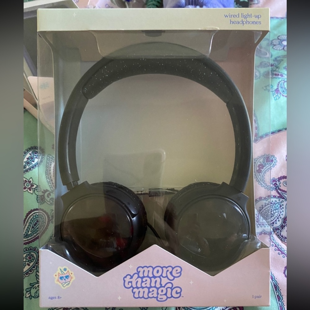 Cute light up wired headphones